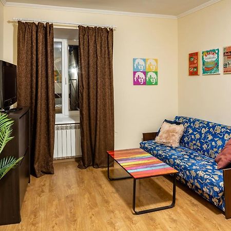 Rainbow Apartment Near Rynok Sq Lviv Bagian luar foto