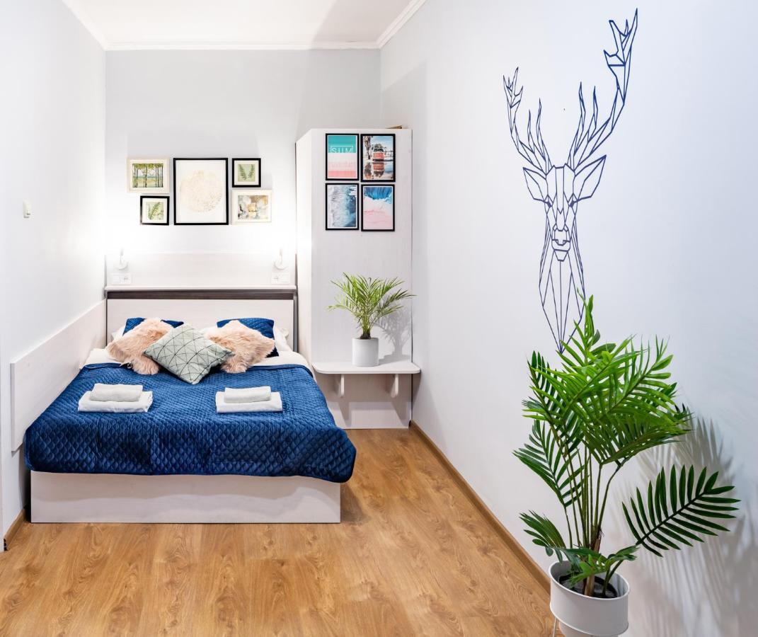 Rainbow Apartment Near Rynok Sq Lviv Bagian luar foto