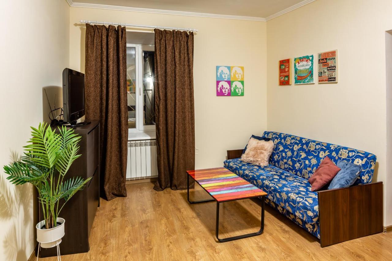 Rainbow Apartment Near Rynok Sq Lviv Bagian luar foto