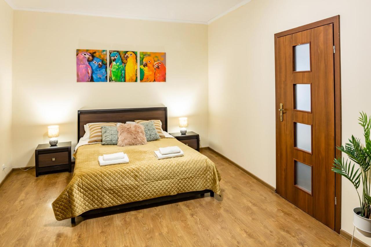 Rainbow Apartment Near Rynok Sq Lviv Bagian luar foto