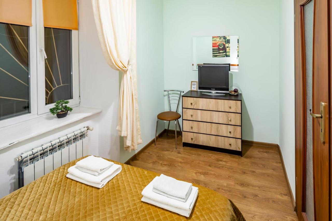 Rainbow Apartment Near Rynok Sq Lviv Bagian luar foto