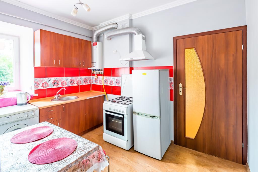 Rainbow Apartment Near Rynok Sq Lviv Bagian luar foto