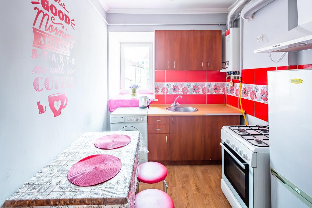 Rainbow Apartment Near Rynok Sq Lviv Bagian luar foto